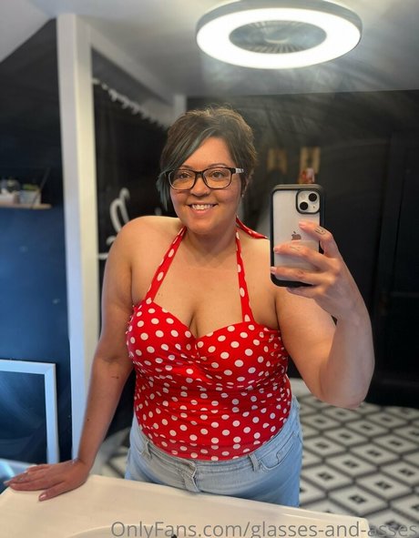 Naakte gelekte OnlyFans-foto van Glassesandasses