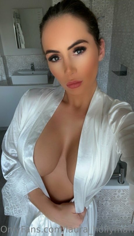 Naakte gelekte OnlyFans-foto van Laura Hollyman