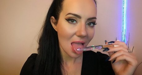 Naakte gelekte OnlyFans-foto van Asmr Kate Lullaby