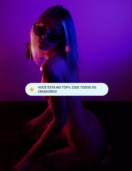 Naakte gelekte OnlyFans-foto van Munique Brum