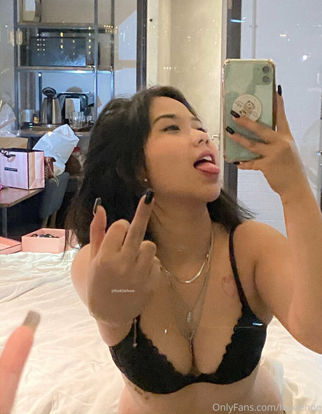 Naakte gelekte OnlyFans-foto van Hukiehoe
