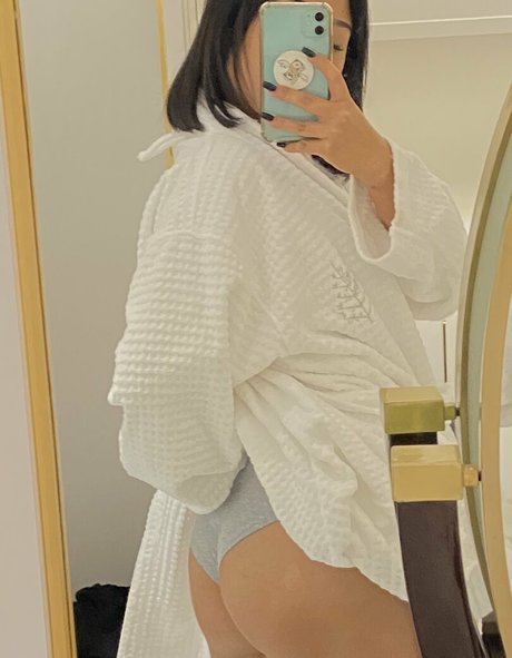 Naakte gelekte OnlyFans-foto van Hukiehoe