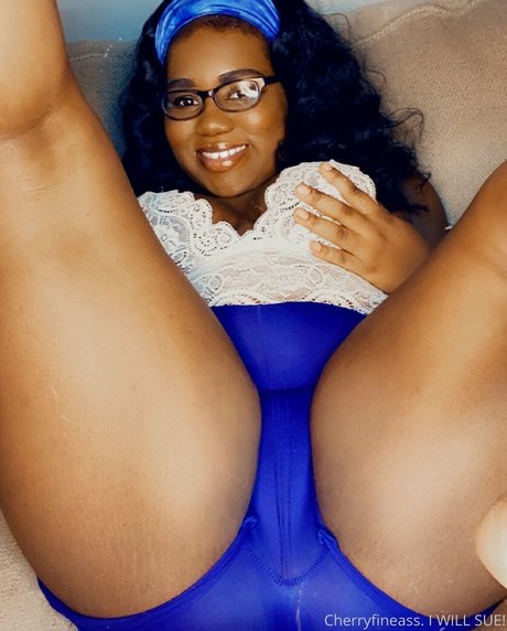 Naakte gelekte OnlyFans-foto van Cherryfineass