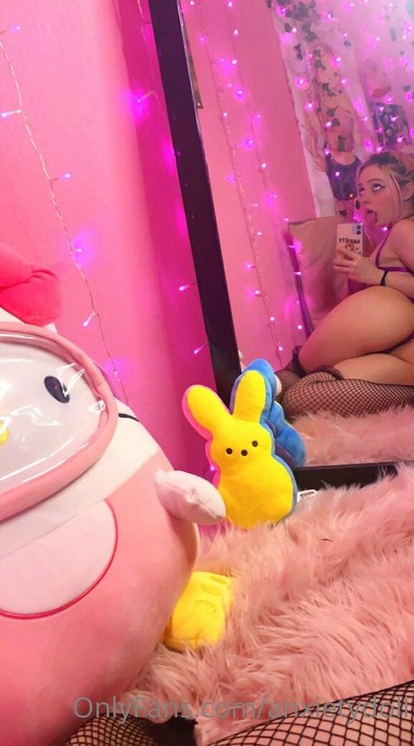 Naakte gelekte OnlyFans-foto van Anxiety Doll