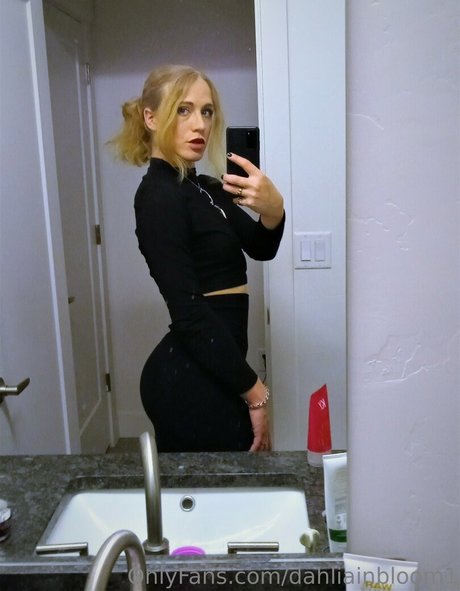 Dahliainbloom1