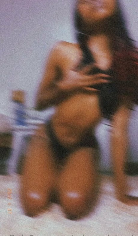 Naakte gelekte OnlyFans-foto van Robynndabank