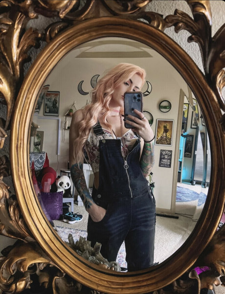 Naakte gelekte OnlyFans-foto van Pokketofficial