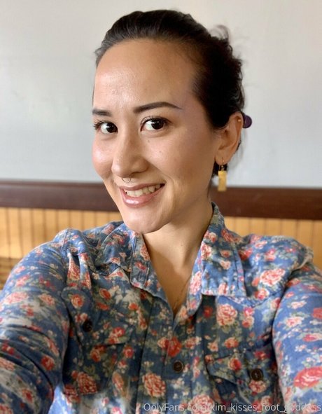 Kimkissesfootgoddess