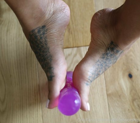 Asianfootworship