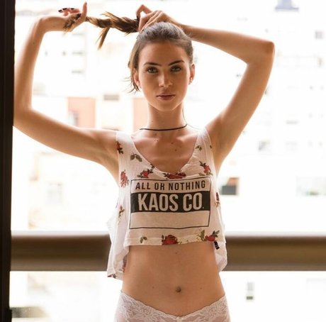 Naakte gelekte OnlyFans-foto van Laura Padilha
