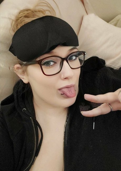 Naakte gelekte OnlyFans-foto van Coriifans