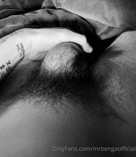 Naakte gelekte OnlyFans-foto van Mrbengaofficial