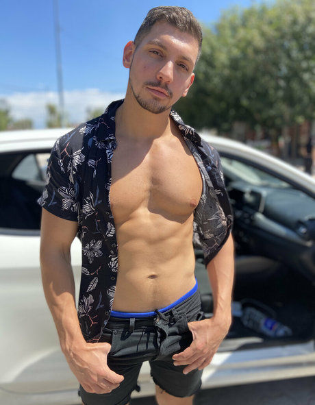Naakte gelekte OnlyFans-foto van Emilianoterra