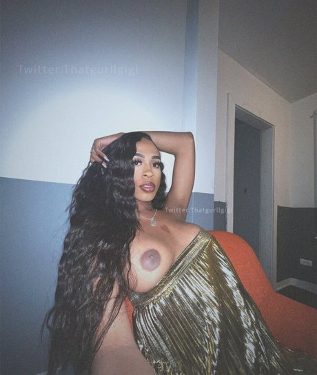 Naakte gelekte OnlyFans-foto van Giginatureee