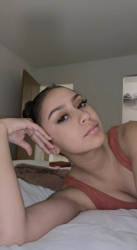 Naakte gelekte OnlyFans-foto van Latina Beauties