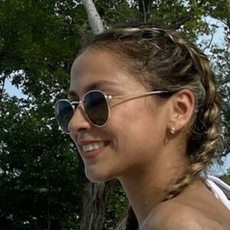 Naakte gelekte OnlyFans-foto van Latina Beauties