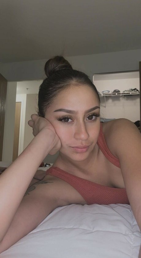 Naakte gelekte OnlyFans-foto van Latina Beauties