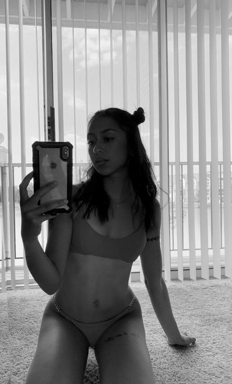 Naakte gelekte OnlyFans-foto van Latina Beauties