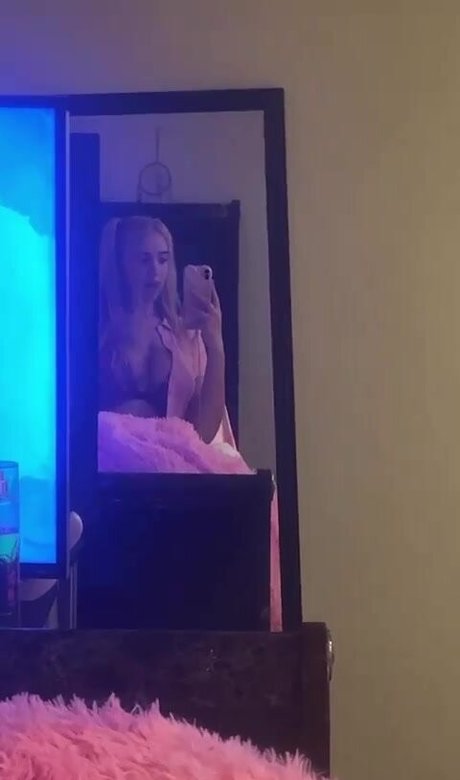 Naakte gelekte OnlyFans-foto van Trisha Cottrell