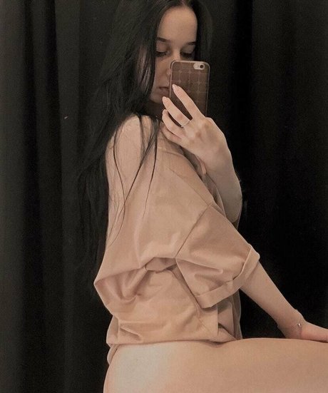 Naakte gelekte OnlyFans-foto van Amandaredrose