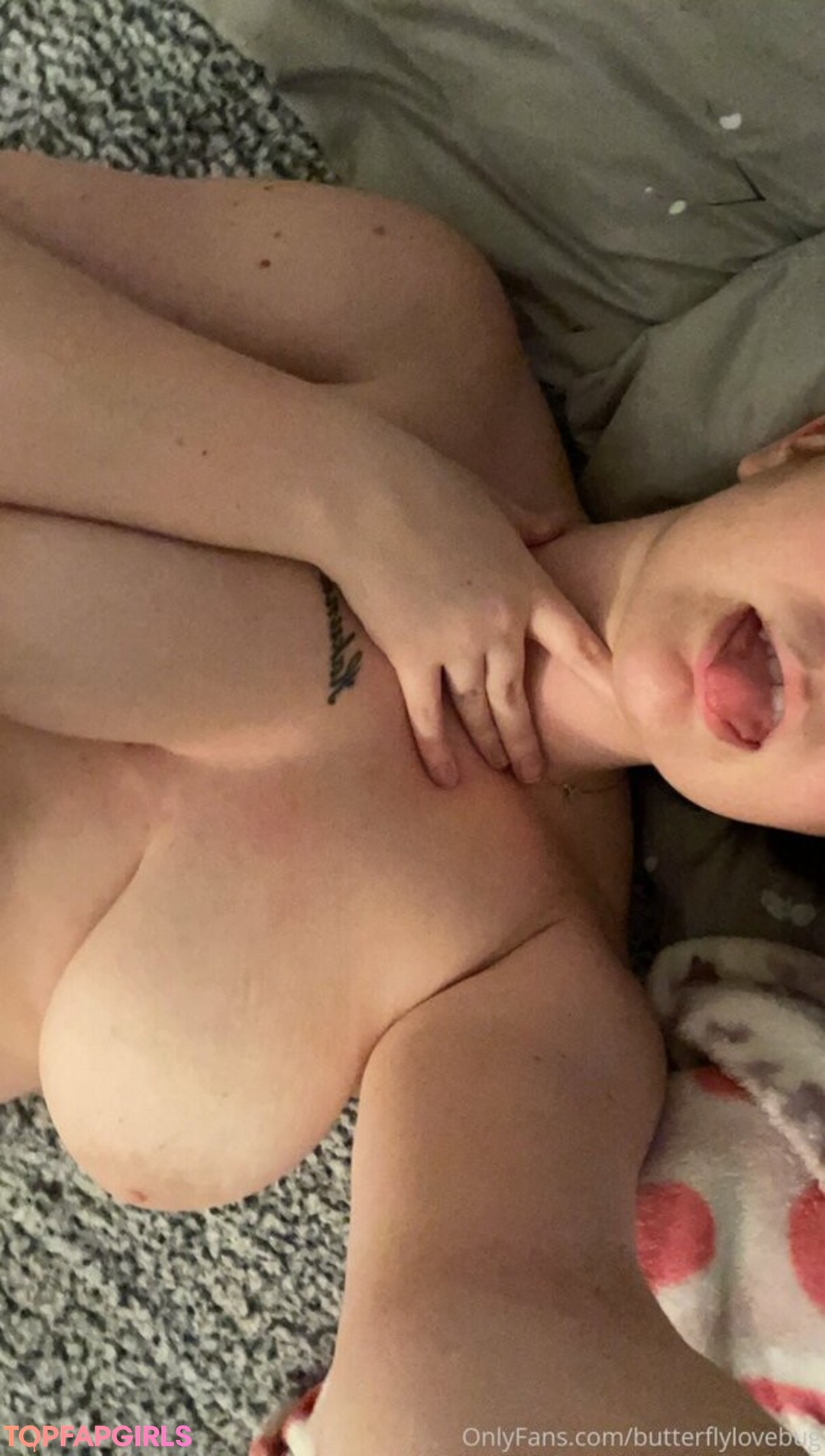 Naakte gelekte OnlyFans-foto van Butterflylovebug #44 Naakte gelekte OnlyFans-foto van Butterflylovebug #44