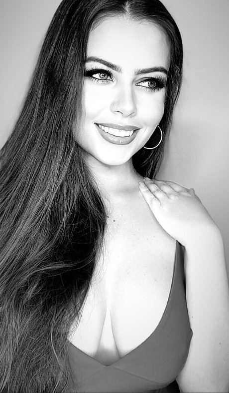 Naakte gelekte OnlyFans-foto van Victoria Boiadgieva