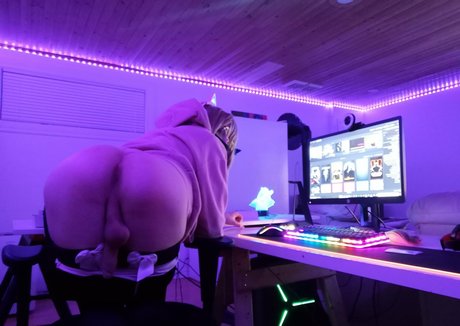 Naakte gelekte OnlyFans-foto van Kittyloverboi