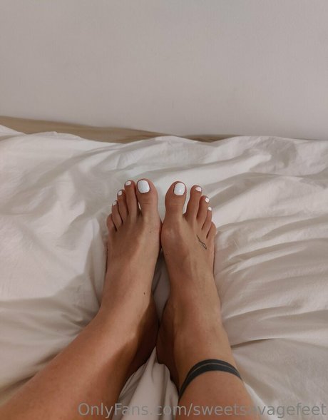 Naakte gelekte OnlyFans-foto van Sweetsavagefeet