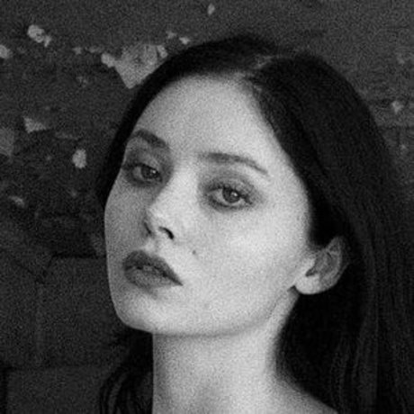 Naakte gelekte OnlyFans-foto van Ohthumbelina