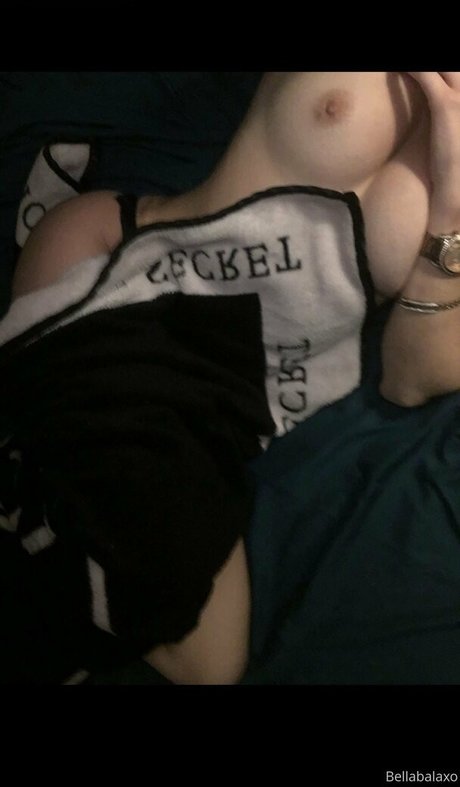 Naakte gelekte OnlyFans-foto van Bellabalaxo