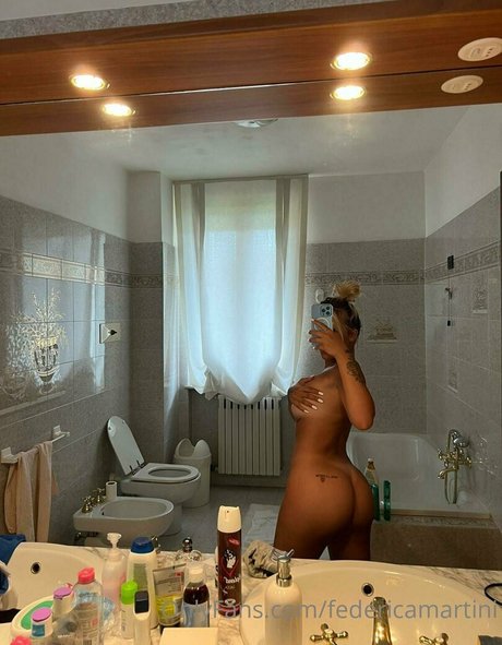 Naakte gelekte OnlyFans-foto van Federica Martini