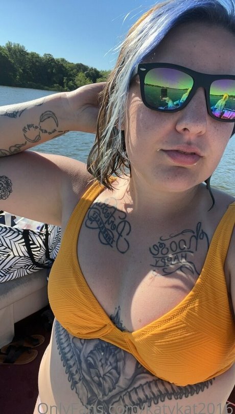 Naakte gelekte OnlyFans-foto van Katykat2016