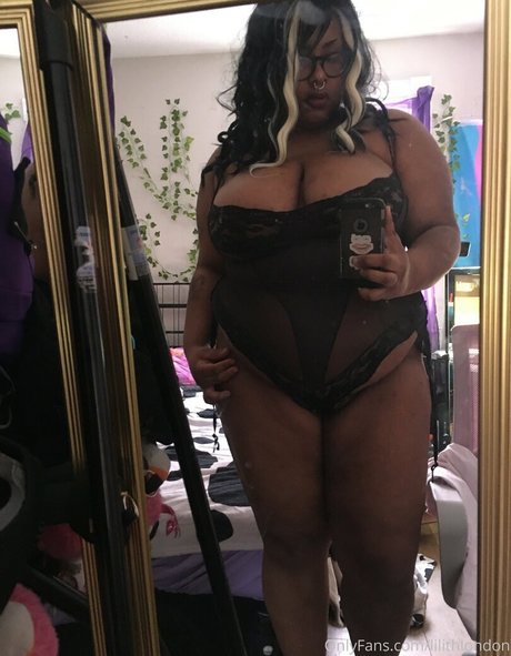 Naakte gelekte OnlyFans-foto van Lilithlondon