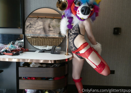 Glittertitpup