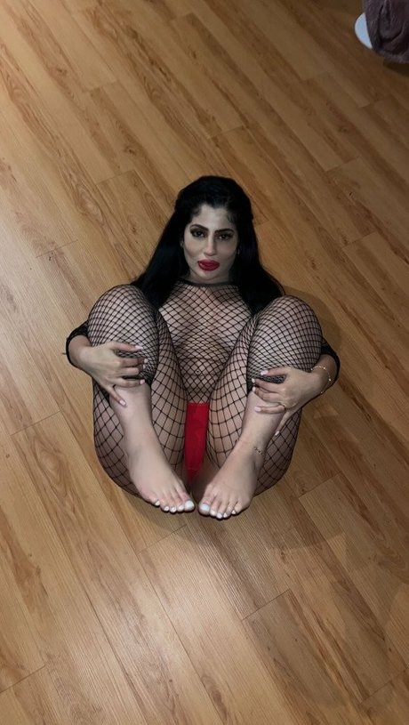 Naakte gelekte OnlyFans-foto van Nadia Ali
