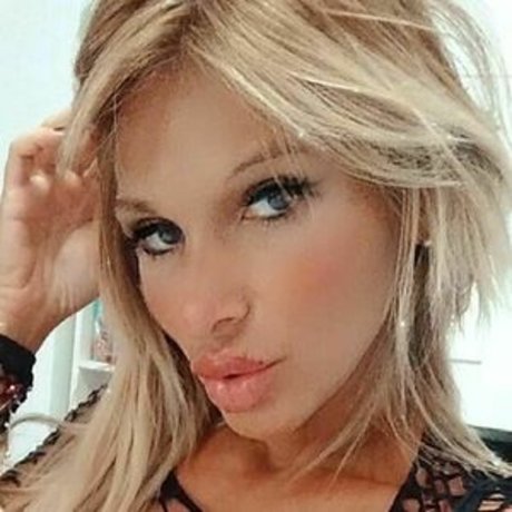 Naakte gelekte OnlyFans-foto van Cecilia Oviedo