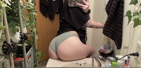 Biggtittygothgirl