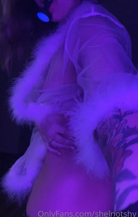 Naakte gelekte OnlyFans-foto van Shelnotshy