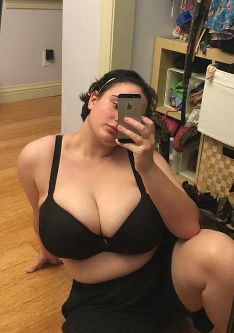 Naakte gelekte OnlyFans-foto van Alida Roos