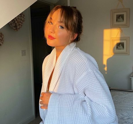 Naakte gelekte OnlyFans-foto van Helayna Birkett