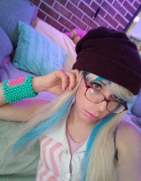 Naakte gelekte OnlyFans-foto van Jizzyjennaa