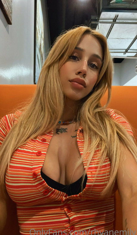 Naakte gelekte OnlyFans-foto van Emilyywild