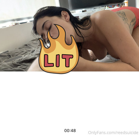Naakte gelekte OnlyFans-foto van Reedsuicide