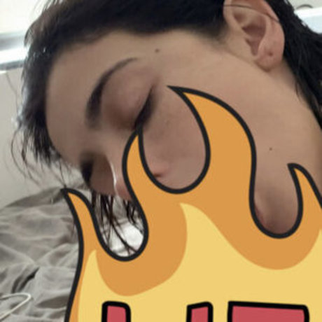 Naakte gelekte OnlyFans-foto van Reedsuicide