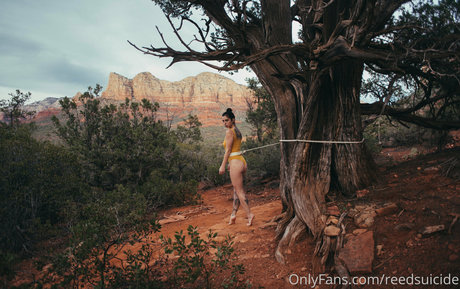 Naakte gelekte OnlyFans-foto van Reedsuicide
