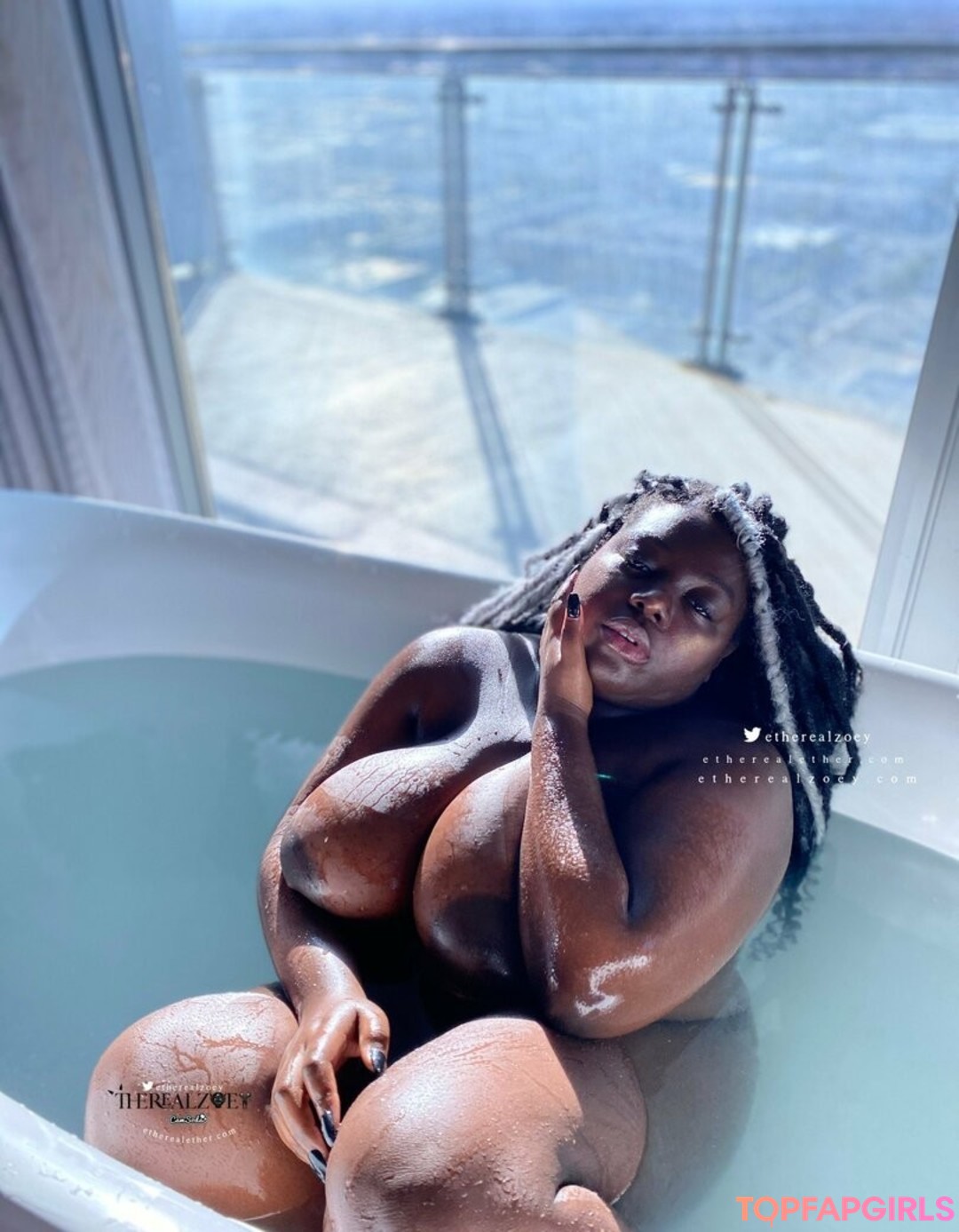 Naakte gelekte OnlyFans-foto van Therealzoey #114 Naakte gelekte OnlyFans-foto van Therealzoey #114