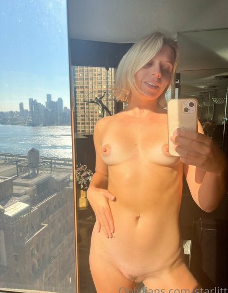 Naakte gelekte OnlyFans-foto van Starlitt
