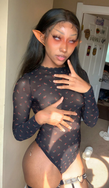 Naakte gelekte OnlyFans-foto van Lilvira
