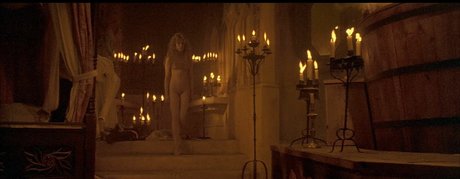 Jennifer Jason Leigh