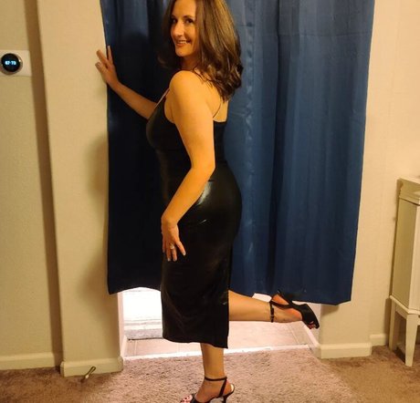 Naakte gelekte OnlyFans-foto van Mrs Bella Curves
